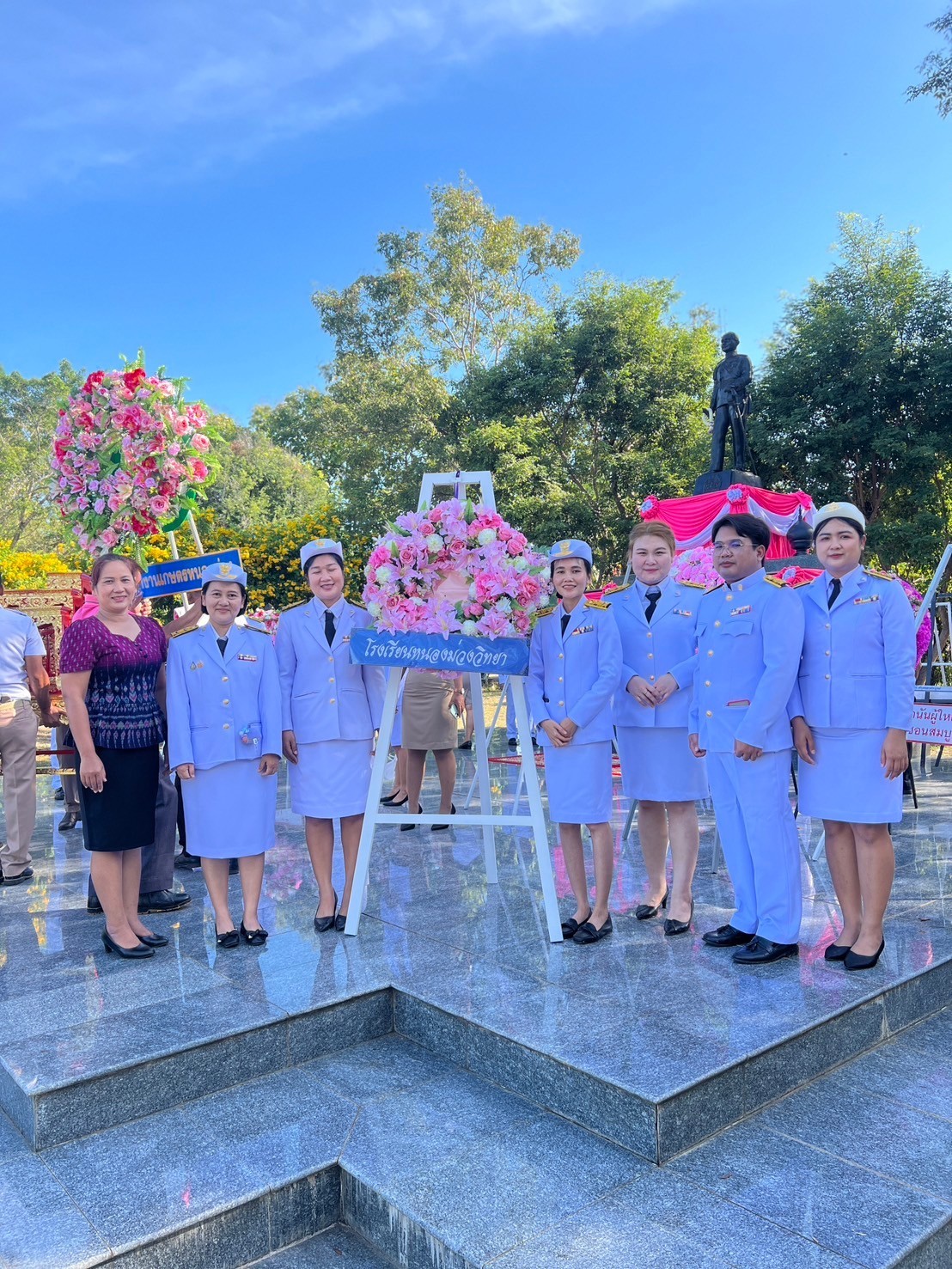 พิธีวางพวงมาลาถวายสักการะพระบรมราชานุสาวรีย์พระบาทสมเด็จพระจุลจอมเกล้าเจ้าอยู่หัว ณ พระบรมราชานุสาวรีย์ฯ ที่ว่าการอำเภอหนองม่วง จังหวัดลพบุรี