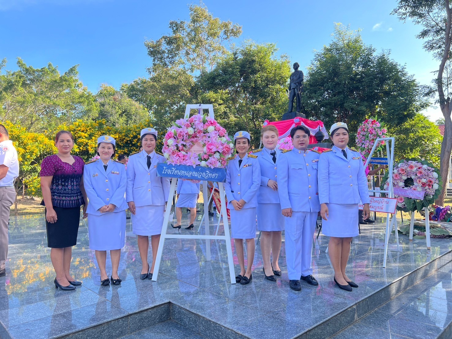 พิธีวางพวงมาลาถวายสักการะพระบรมราชานุสาวรีย์พระบาทสมเด็จพระจุลจอมเกล้าเจ้าอยู่หัว ณ พระบรมราชานุสาวรีย์ฯ ที่ว่าการอำเภอหนองม่วง จังหวัดลพบุรี