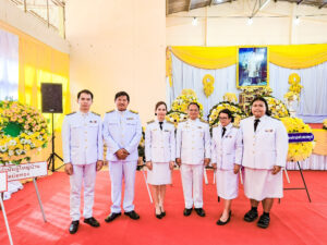 วันอาทิตย์ที่ 13 ตุลาคม 2567 นายทศพร ณ นคร พร้อมคณะคุณครูกลุ่มสาระการเรียนรู้สังคมศึกษา ศาสนาและวัฒนธรรม เข้าร่วมพิธีทำบุญตักบาตรถวายพระราชกุศล และพิธีวางพวงมาลา เนื่องในกิจกรรมน้อมรำลึกถึงพระมหากรุณาธิคุณพระบาทสมเด็จพระบรมชนกาธิเบศร มหาภูมิพล อดุลยเดชมหาราช บรมนาถบพิตร วันนวมินทรมหาราช 13 ตุลาคม" ณ ศาลาประชาคม ที่ว่าการอำเภอหนองม่วง จังหวัดลพบุรี
ขอบคุณภาพ : ครูวิไล