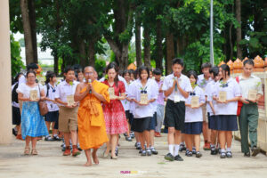 วันพฤหัสบดีที่ 3 กรกฎาคม พ.ศ. 2568 งานส่งเสริมคุณธรรมจริยธรรม กลุ่มบริหารกิจการนักเรียน โรงเรียนหนองม่วงวิทยา ได้จัดกิจกรรม เวียนเทียนด้วยต้นไม้ เนื่องในวันอาสาฬหบูชา ประจำปี 2568 ณ วัดวาปีอัมพาราม จ.ลพบุรี