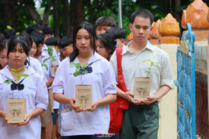 วันพฤหัสบดีที่ 3 กรกฎาคม พ.ศ. 2568 งานส่งเสริมคุณธรรมจริยธรรม กลุ่มบริหารกิจการนักเรียน โรงเรียนหนองม่วงวิทยา ได้จัดกิจกรรม เวียนเทียนด้วยต้นไม้ เนื่องในวันอาสาฬหบูชา ประจำปี 2568 ณ วัดวาปีอัมพาราม จ.ลพบุรี