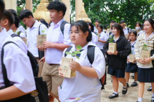 วันพฤหัสบดีที่ 3 กรกฎาคม พ.ศ. 2568 งานส่งเสริมคุณธรรมจริยธรรม กลุ่มบริหารกิจการนักเรียน โรงเรียนหนองม่วงวิทยา ได้จัดกิจกรรม เวียนเทียนด้วยต้นไม้ เนื่องในวันอาสาฬหบูชา ประจำปี 2568 ณ วัดวาปีอัมพาราม จ.ลพบุรี