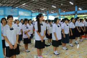 ดร.ตรีพล โฉมไสว รองผู้อำนวยการโรงเรียนหนองม่วงวิทยาได้มาเป็นประธานในพิธี จุดธูปเทียนเครื่องทองน้อย ถวายพานพุ่มดอกไม้ เบื้องหน้าพระบรมฉายาลักษณ์ และได้นำกล่าวคำถวายสดุดีน้อมรำลึกในพระมหากรุณาที่คุณ