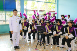 ดร.ตรีพล โฉมไสว รองผู้อำนวยการโรงเรียนหนองม่วงวิทยาได้มาเป็นประธานในพิธี จุดธูปเทียนเครื่องทองน้อย ถวายพานพุ่มดอกไม้ เบื้องหน้าพระบรมฉายาลักษณ์ และได้นำกล่าวคำถวายสดุดีน้อมรำลึกในพระมหากรุณาที่คุณ