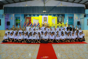 ดร.ตรีพล โฉมไสว รองผู้อำนวยการโรงเรียนหนองม่วงวิทยาได้มาเป็นประธานในพิธี จุดธูปเทียนเครื่องทองน้อย ถวายพานพุ่มดอกไม้ เบื้องหน้าพระบรมฉายาลักษณ์ และได้นำกล่าวคำถวายสดุดีน้อมรำลึกในพระมหากรุณาที่คุณ