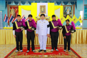 ดร.ตรีพล โฉมไสว รองผู้อำนวยการโรงเรียนหนองม่วงวิทยาได้มาเป็นประธานในพิธี จุดธูปเทียนเครื่องทองน้อย ถวายพานพุ่มดอกไม้ เบื้องหน้าพระบรมฉายาลักษณ์ และได้นำกล่าวคำถวายสดุดีน้อมรำลึกในพระมหากรุณาที่คุณ